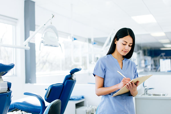 What to Know About Working in a Dental Office