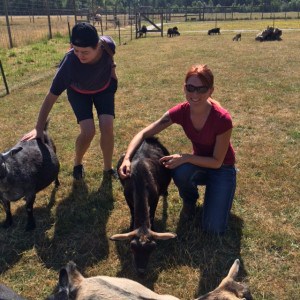 VA Students at Petting Zoo